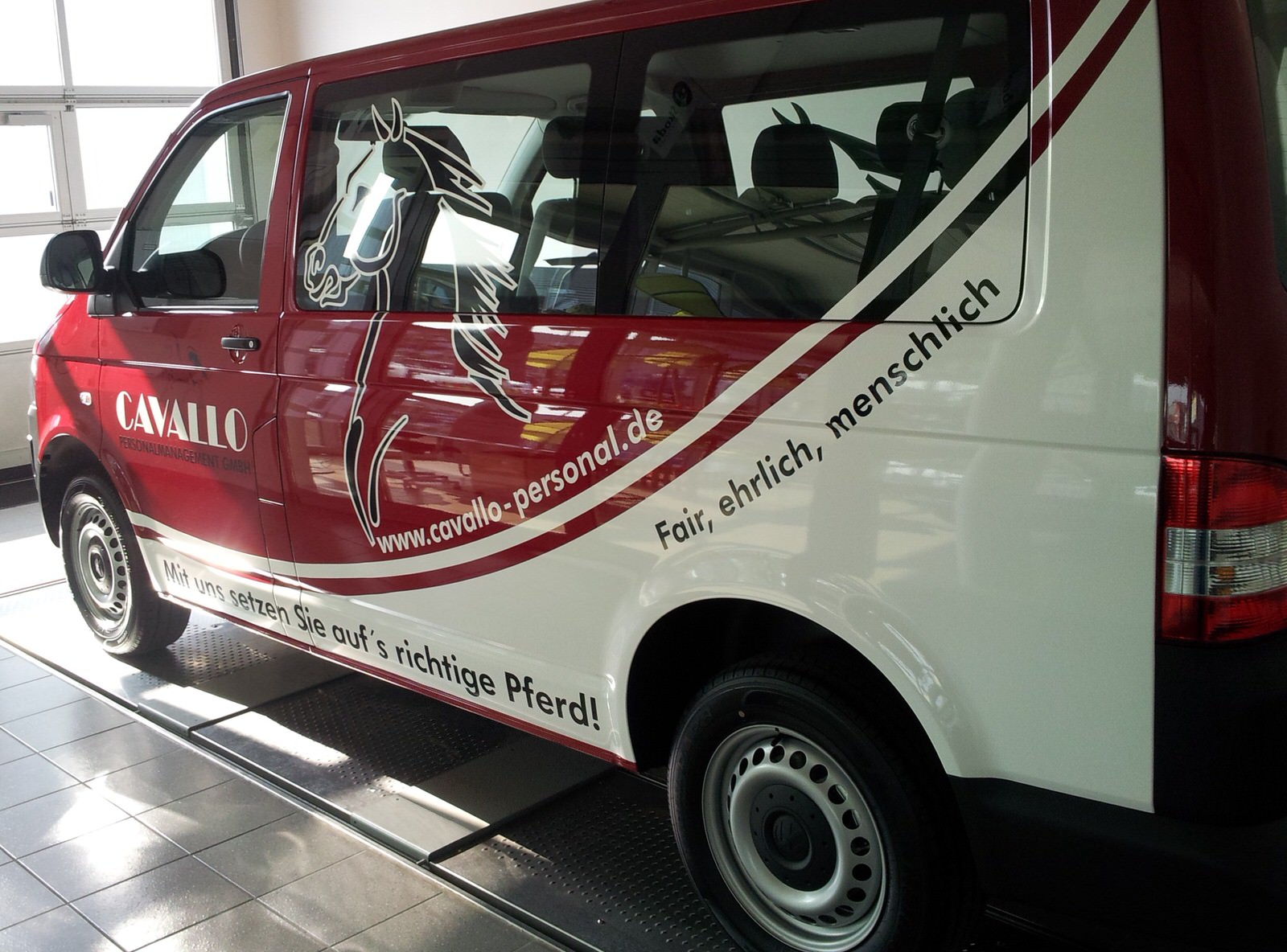 Teilvollierung CarWarpping Fahrzeugfolierung Folienplott VW Cavallo