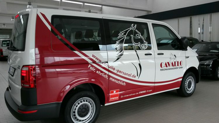 Fahrzeugbeschriftung VW T5 Teilfolierung Digitaldruck Klebebuchstaben Cavallo