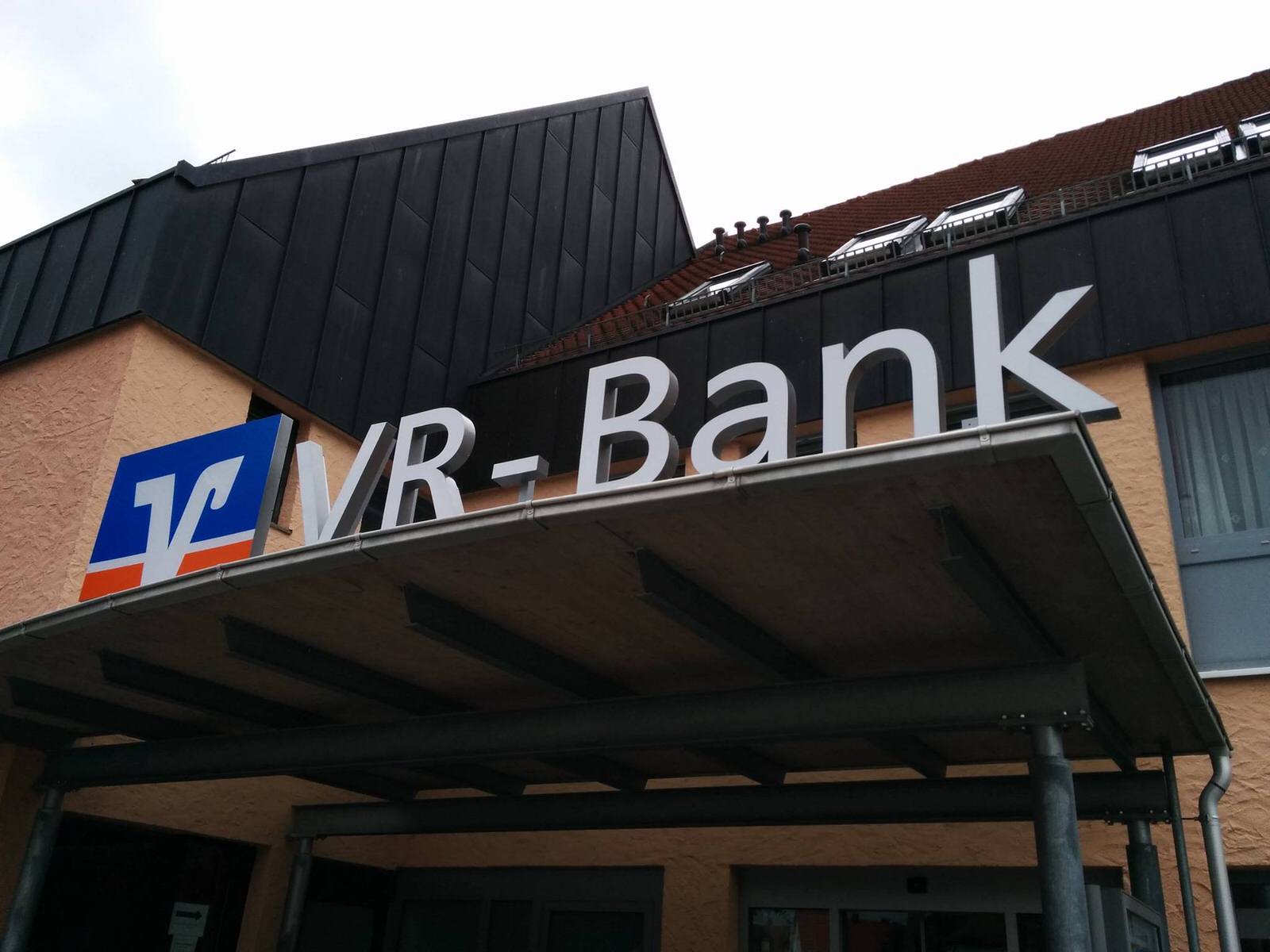 LED Fräsbuchstaben Werbeanlange VR Bank Ansbach05