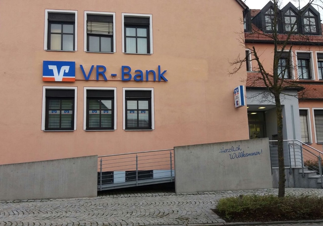 LED Fräsbuchstaben Werbeanlange VR Bank Lehrberg
